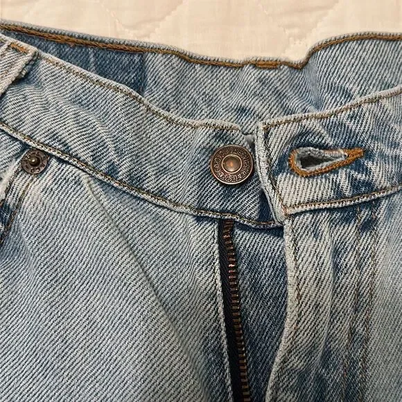 NWOT Levi’s Vintage High Waisted Denim Shorts 550 Student Relaxed Fit, Size W27